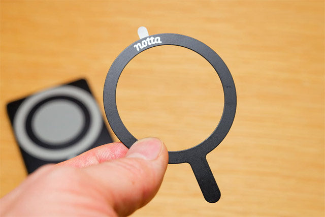Notta представила новый тонкий AI-диктофон Notta Memo Pro