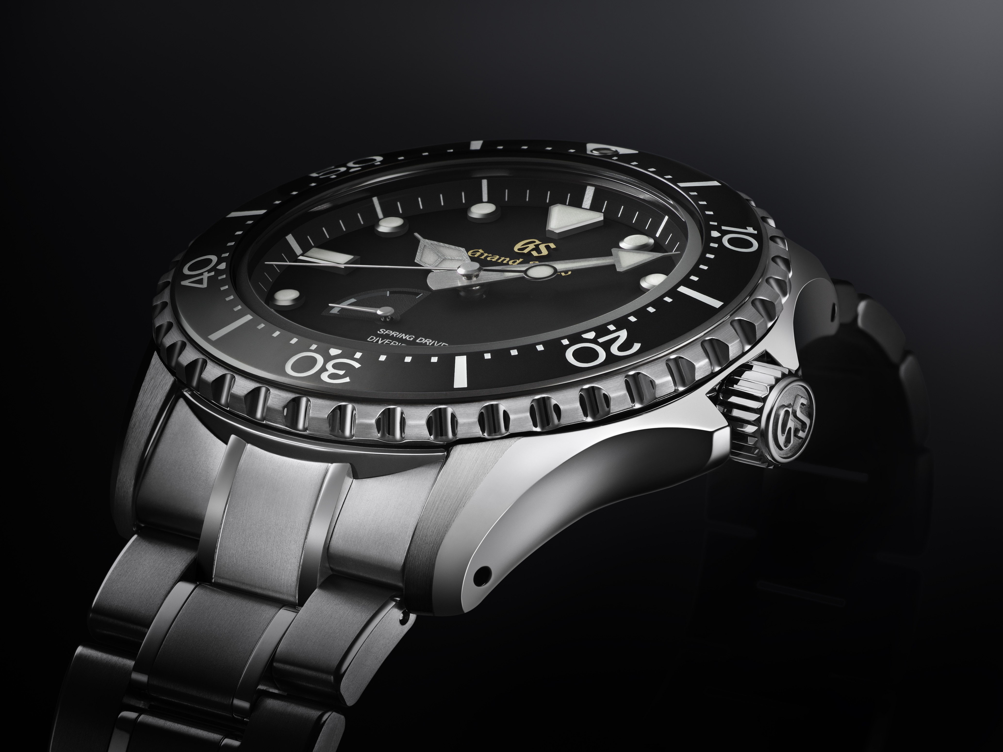 04_SBGA463_bezel.jpg