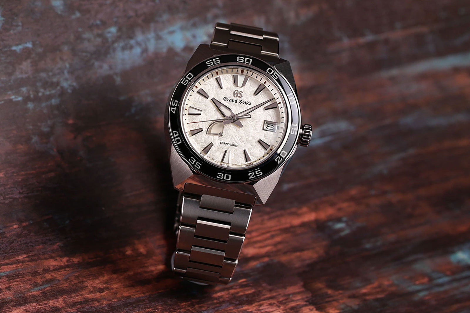 Grand-Seiko-Sport-Spring-Drive-Tokyo-Lion-SBGA481-opaline-lifestyle.jpg