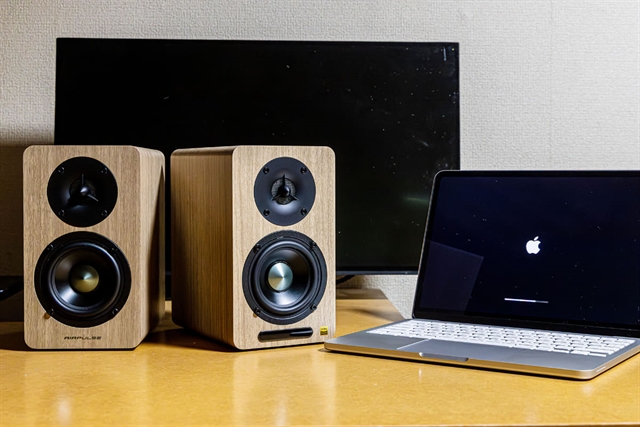 AIRPULSE A60: компактные настольные колонки с USB-C, Bluetooth и ценой около 88 000 иен
