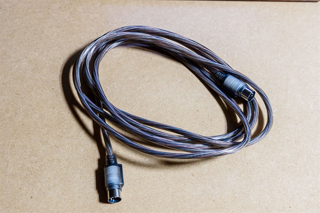 AIRPULSE A60: компактные настольные колонки с USB-C, Bluetooth и ценой около 88 000 иен