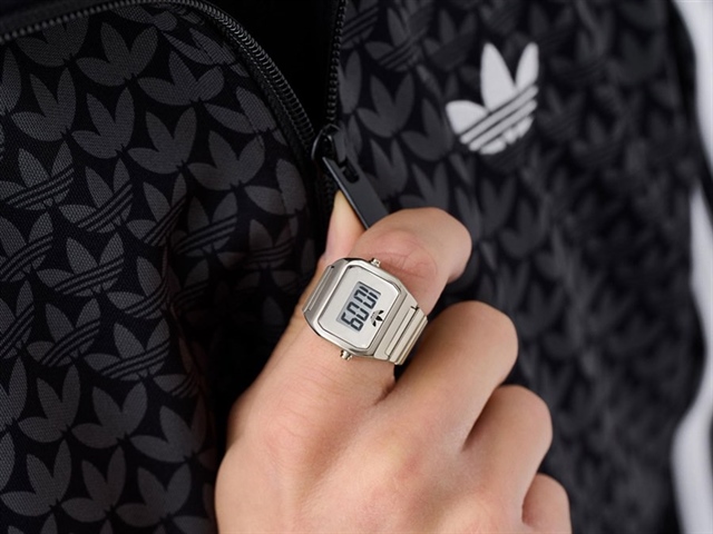 adidas Originals выпустит кольцо-часы DIGITAL TWO RING в золоте и серебре