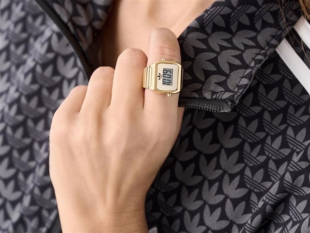 adidas Originals выпустит кольцо-часы DIGITAL TWO RING в золоте и серебре