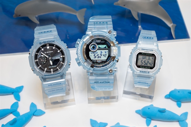 Casio выпустила прозрачные G-SHOCK и BABY-G ICERC с сине-морским градиентом