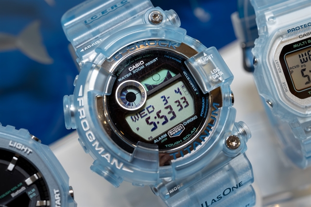 Casio выпустила прозрачные G-SHOCK и BABY-G ICERC с сине-морским градиентом