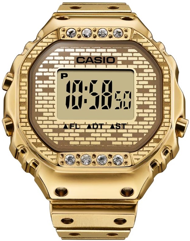 Casio готовит золотые Ring Watch CRW001JB-9 в коллаборации с J Balvin