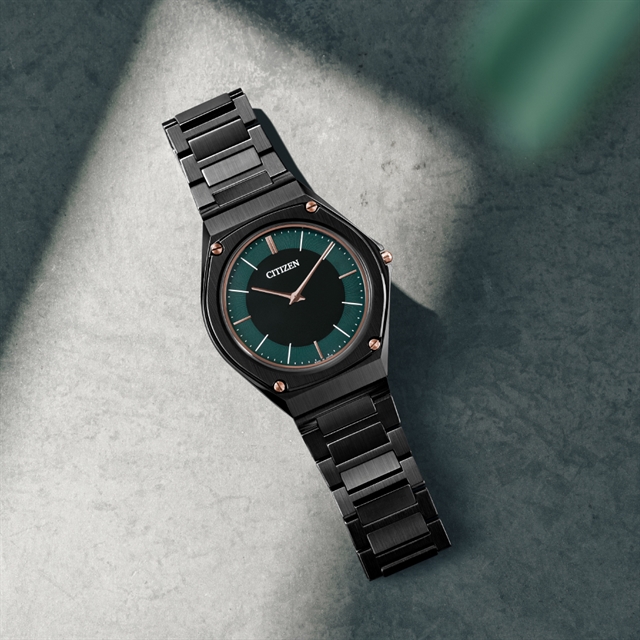 Citizen Eco-Drive One AR5065-54W вышли лимитом с черным корпусом и зеленым циферблатом
