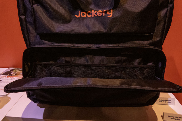 Jackery выпустила Solar Backpack с солнечной панелью для зарядки на ходу