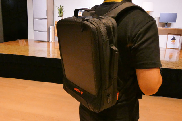 Jackery выпустила Solar Backpack с солнечной панелью для зарядки на ходу