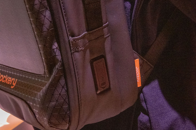 Jackery выпустила Solar Backpack с солнечной панелью для зарядки на ходу
