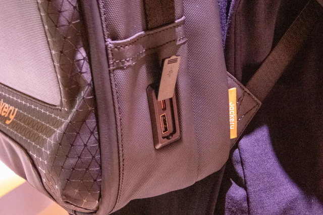 Jackery выпустила Solar Backpack с солнечной панелью для зарядки на ходу