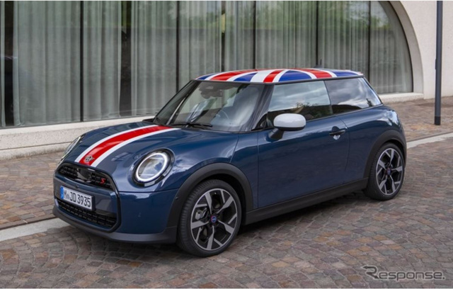 MINI Cooper Oxford Edition отметил 25-летие производства большим Union Jack