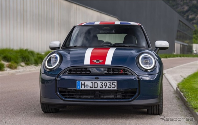 MINI Cooper Oxford Edition отметил 25-летие производства большим Union Jack
