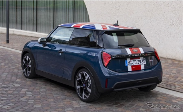 MINI Cooper Oxford Edition отметил 25-летие производства большим Union Jack