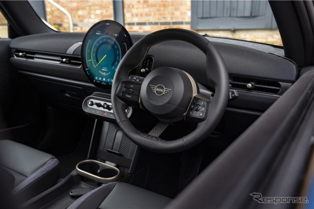 MINI Cooper Oxford Edition отметил 25-летие производства большим Union Jack