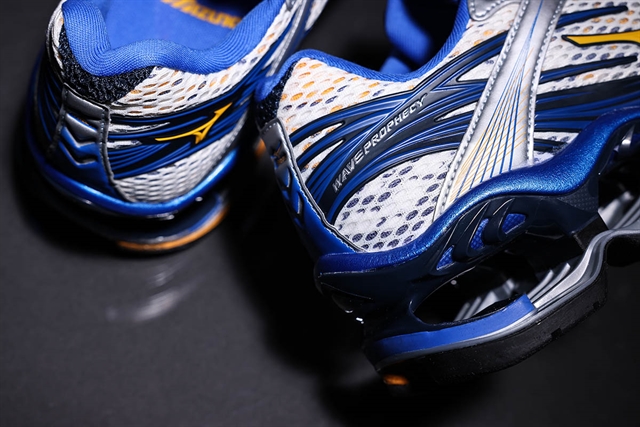 Mizuno возвращает WAVE PROPHECY 1 и пересобирает культовую подошву современными технологиями