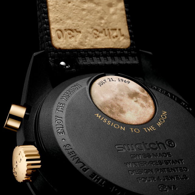 Omega и Swatch выпустили MoonSwatch 1969 с деталями из 18-каратного золота