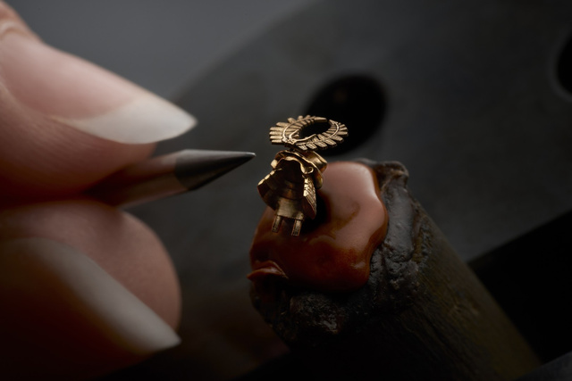 Roger Dubuis превратила 12 самурайских шлемов в Excalibur The Kabuto Legacy