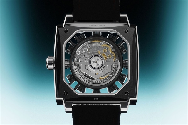 TAG Heuer показала Monaco Speed 12 с прыгающим часом и 12 вращающимися кубами