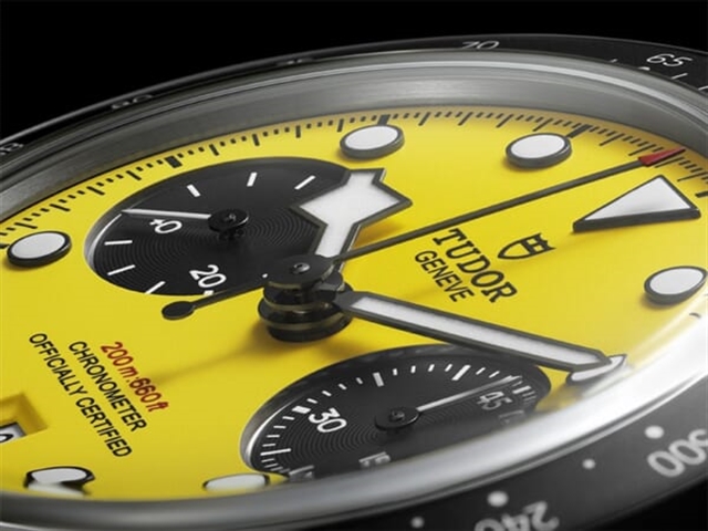 Tudor представила Black Bay Chrono 39 Bumblebee с ярко-желтым циферблатом
