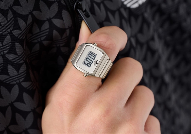 adidas Originals выпустила первые кольца-часы DIGITAL TWO RING на базе ретро-модели 1980-х