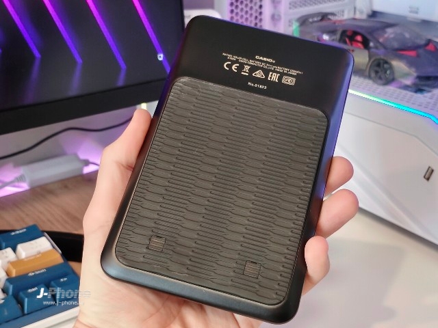 Casio S100X, задняя панель с рельефом
