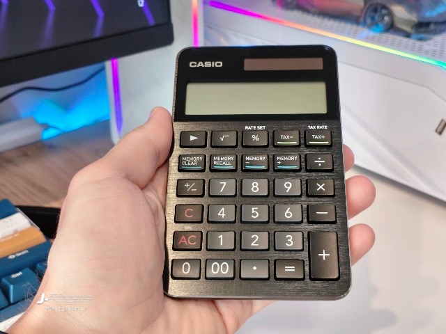 Casio S100NB в руке