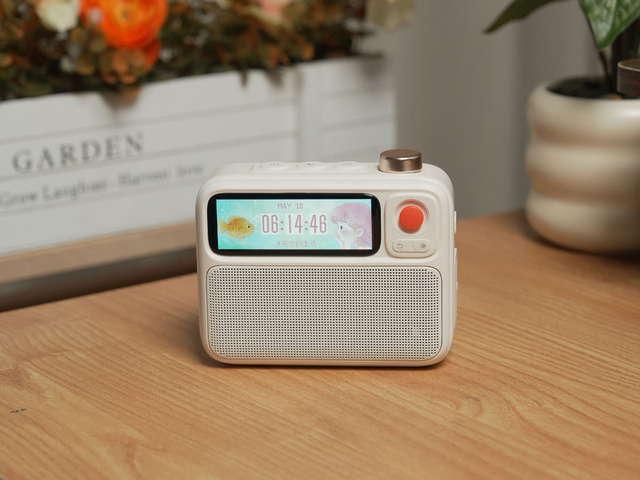 Divoom превратила Bluetooth-колонку FlowToo в мини-кассетник с пиксельным экраном