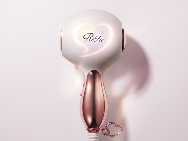ReFa выпустила круглый HEART DRYER Aira с мотивом сердца