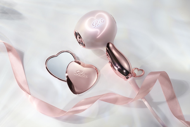 ReFa выпустила круглый HEART DRYER Aira с мотивом сердца