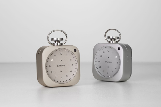 BALMUDA добавила The Clock отделку Champagne Gold