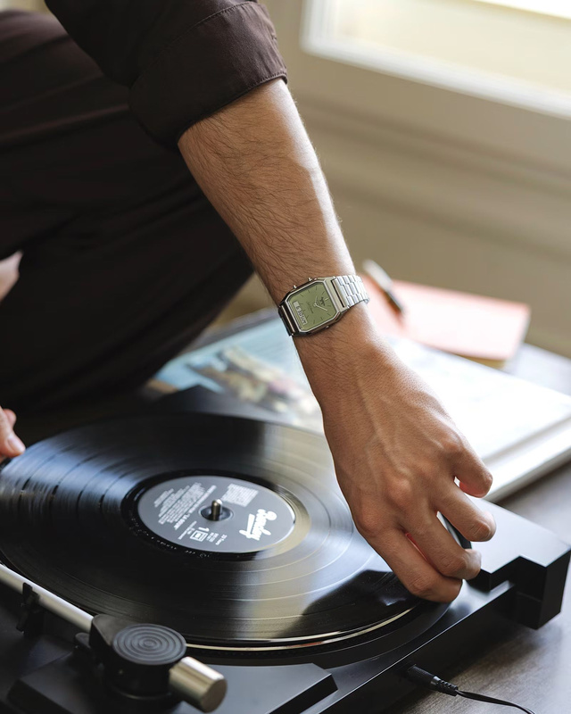 Casio и Café Kitsuné выпустили часы AQ-230ECK с циферблатом цвета матча