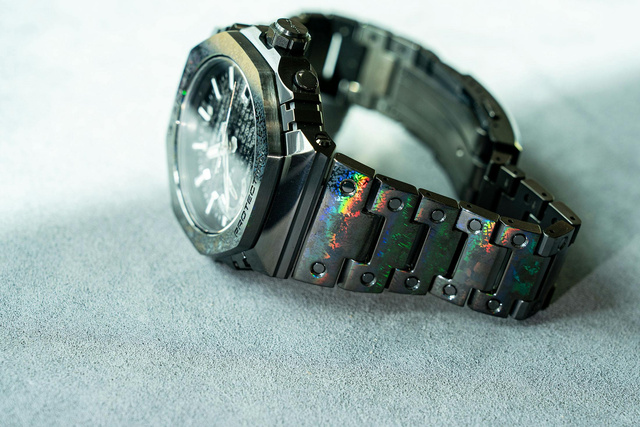 Casio MRG-B2100HR на живых фото: как свет меняет юбилейные MR-G
