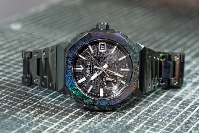 Casio MRG-B2100HR на живых фото: как свет меняет юбилейные MR-G