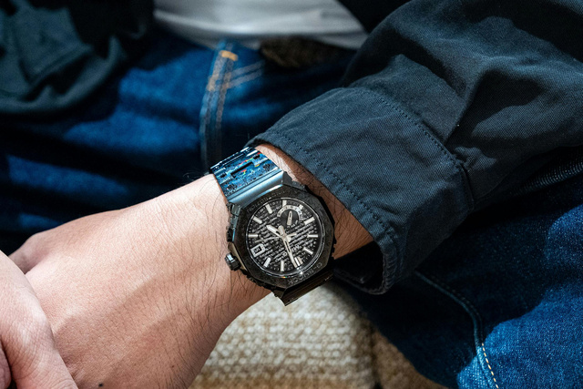 Casio MRG-B2100HR на живых фото: как свет меняет юбилейные MR-G