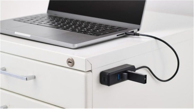 Elecom выпустила магнитный USB-C хаб U3HC-T040PBK для рабочего места
