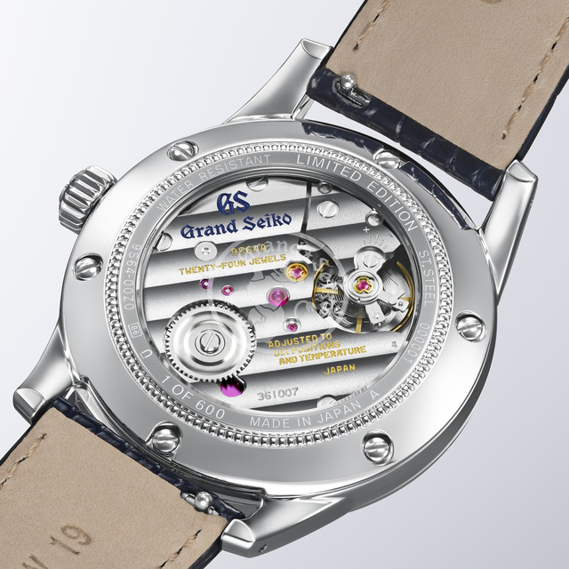 Grand Seiko SBGW325 получила циферблат индиго и ремешок ручного окрашивания