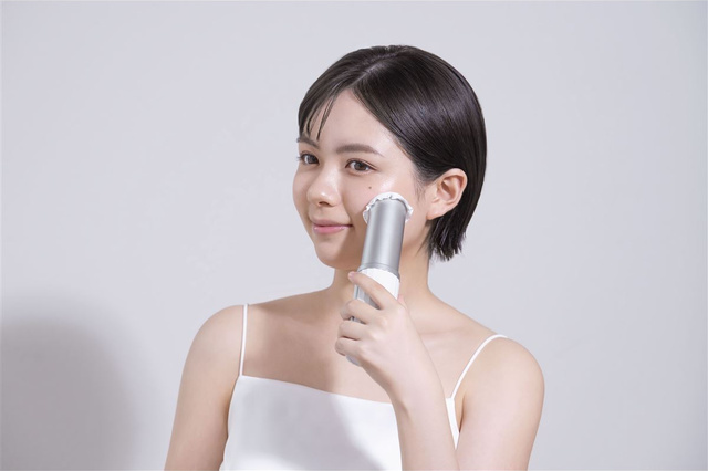 Iris Ohyama выпустила MiCOLA Multi Skin Booster с тремя режимами ухода