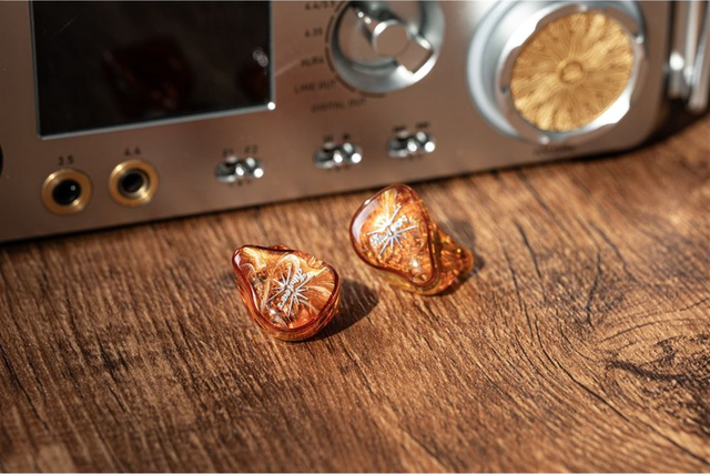 Kiwi Ears выпустила Ember — гибридные наушники, созданные с японским обозревателем