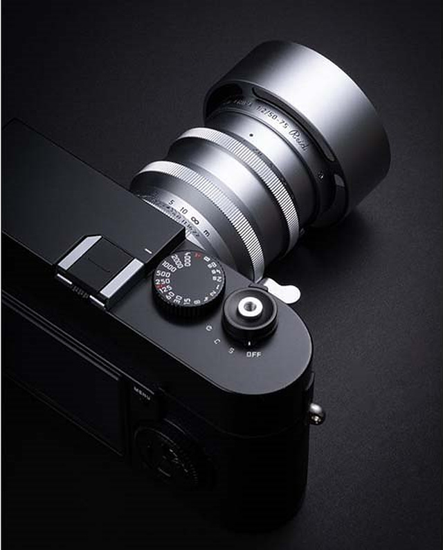 LIGHT LENS LAB добавила серебристый M 75mm f/2 SPII для Leica M