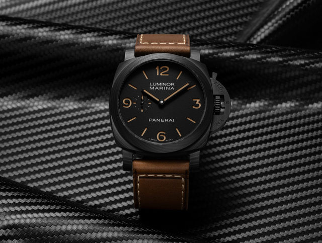 Panerai представила Luminor Marina PAM01707 в корпусе Carbotech