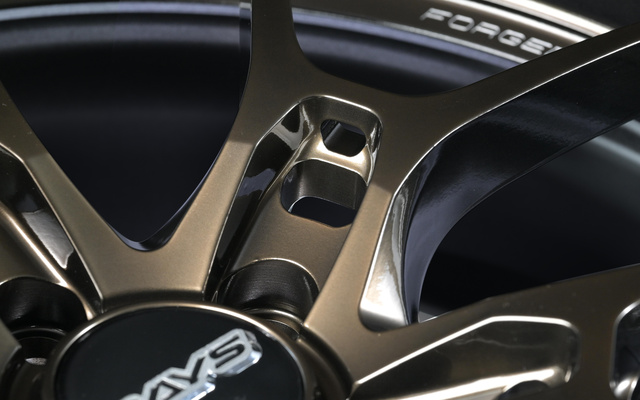 RAYS показала игру бронзы в кованых дисках VOLK RACING G025 SZ Edition