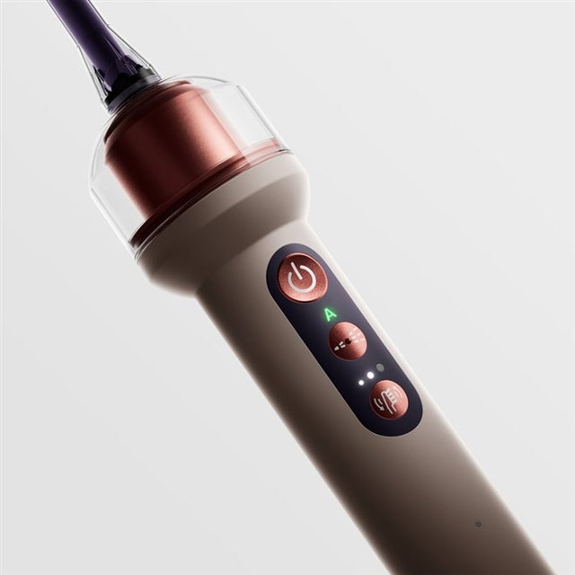Компания Dyson представила свою новейшую разработку в области ухода за полостью рта — электрическую зубную щетку «Dyson CameraJet», оснащенную функцией водяного флоссера